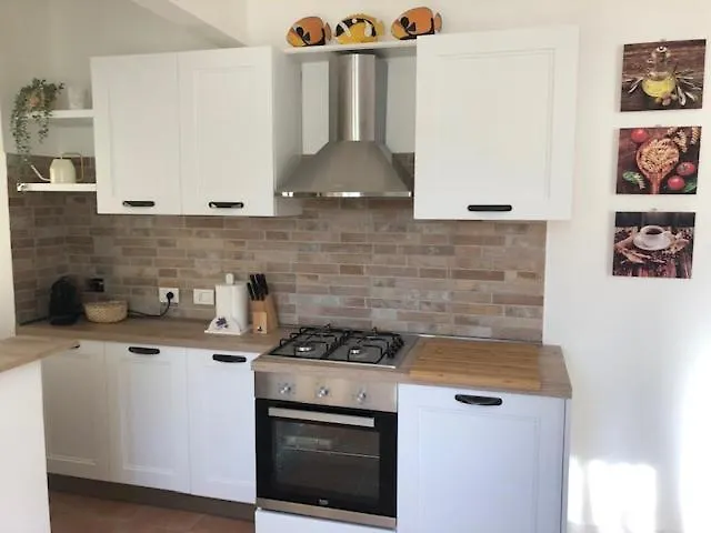 La Casa Di Ari Apartman *